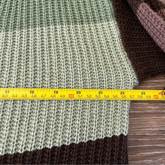 SIMPLY SOUTHERN Distressed OD Green Color-block Size Small Knit Sweater NWT - Picture 3 of 7